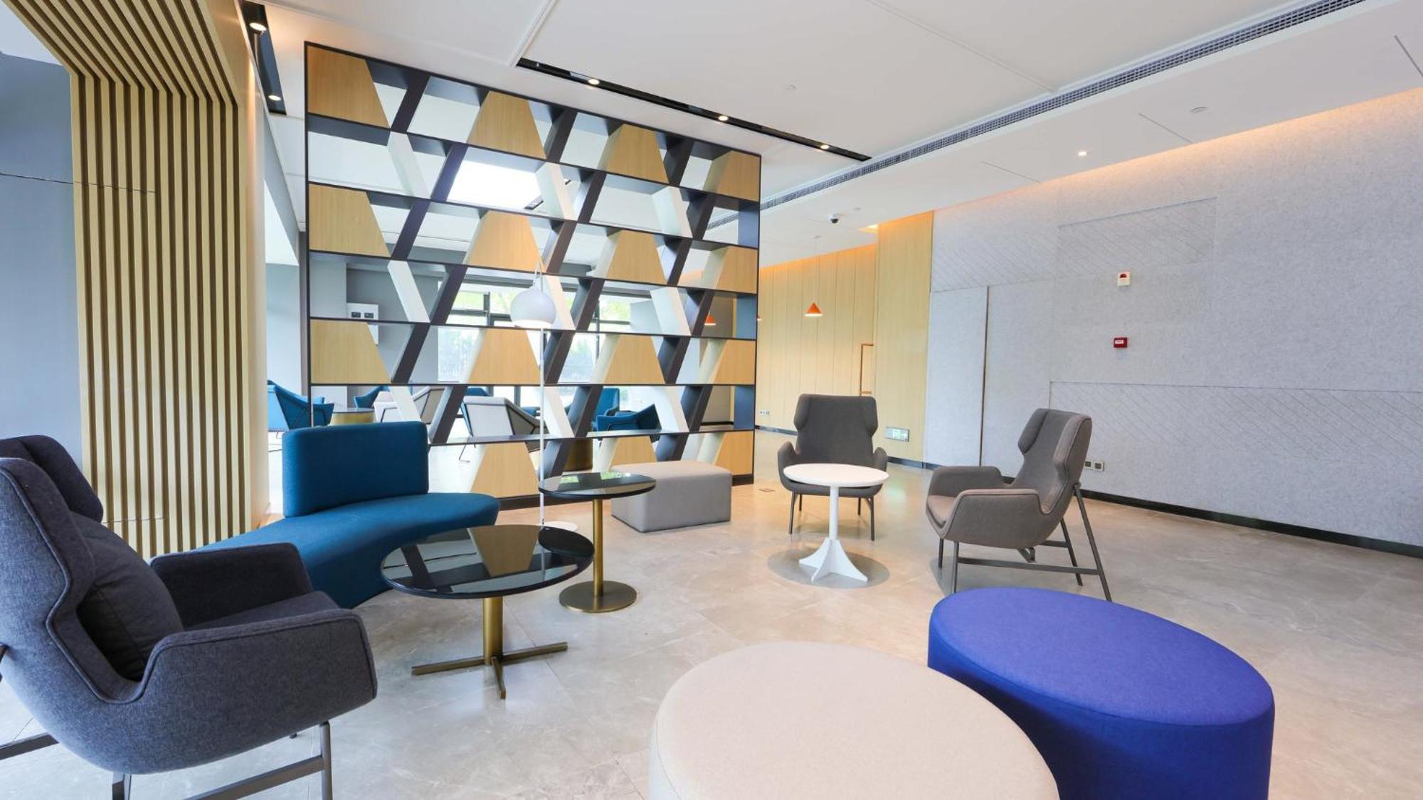 Holiday Inn Express Shanghai Pudong Airport By Ihg Экстерьер фото