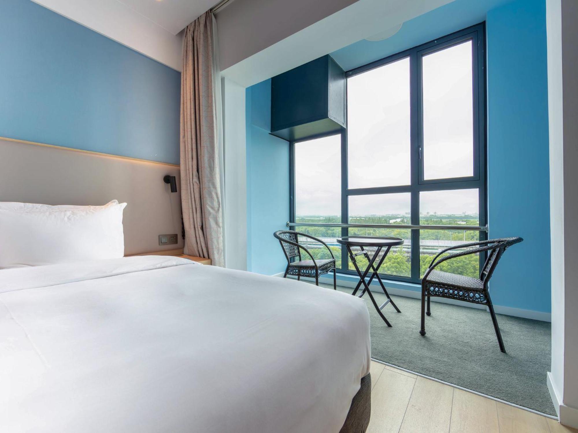 Holiday Inn Express Shanghai Pudong Airport By Ihg Экстерьер фото