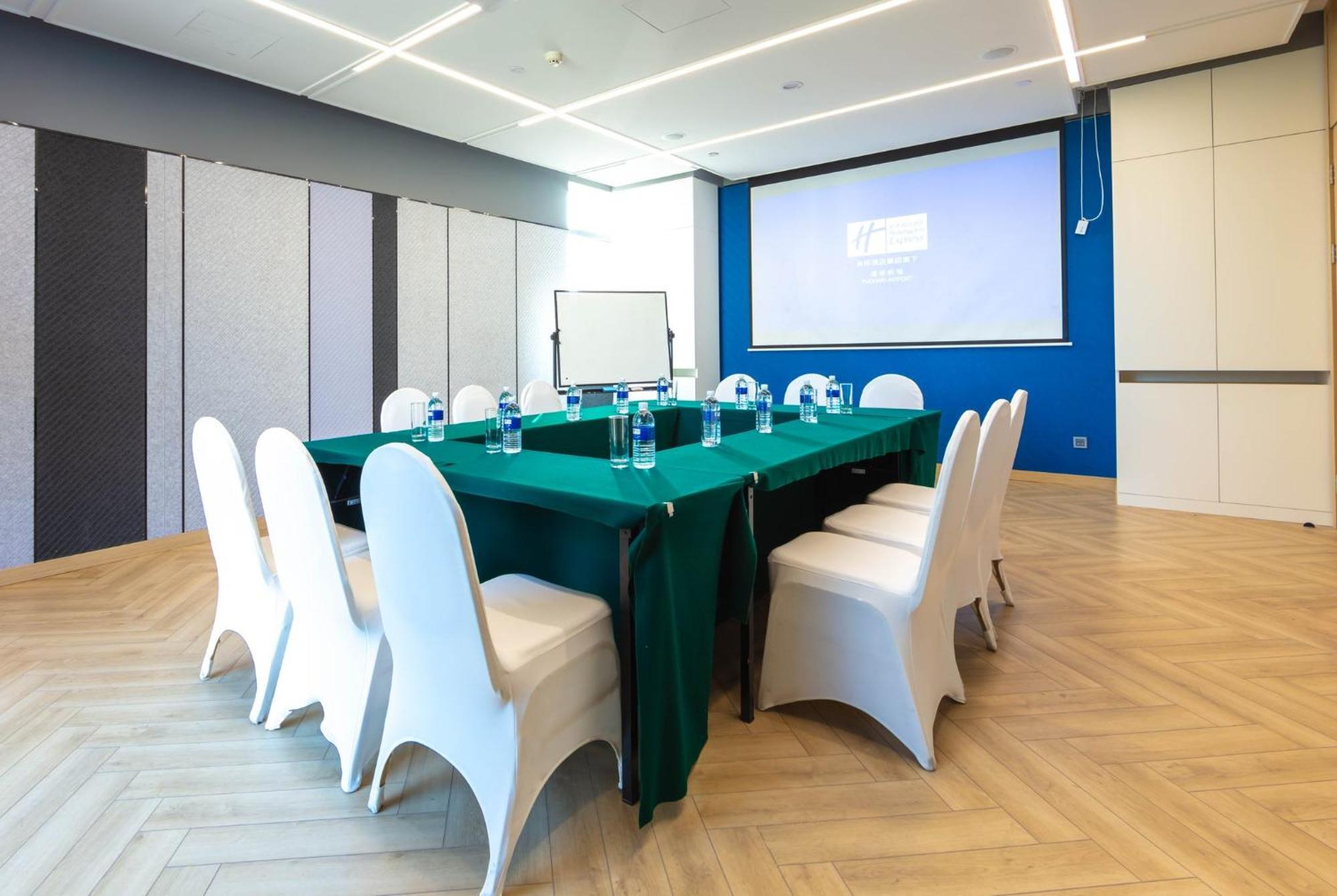 Holiday Inn Express Shanghai Pudong Airport By Ihg Экстерьер фото
