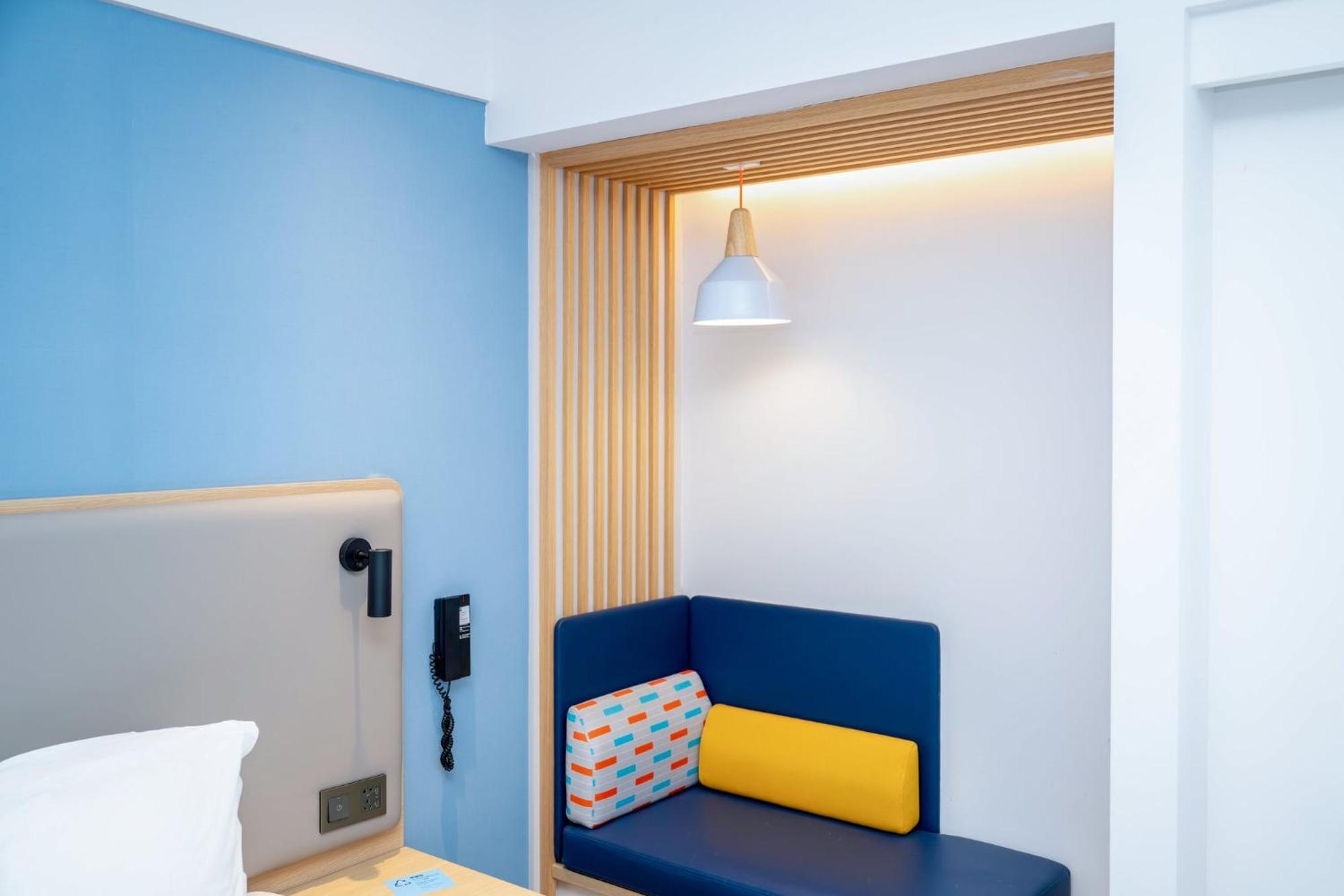 Holiday Inn Express Shanghai Pudong Airport By Ihg Экстерьер фото